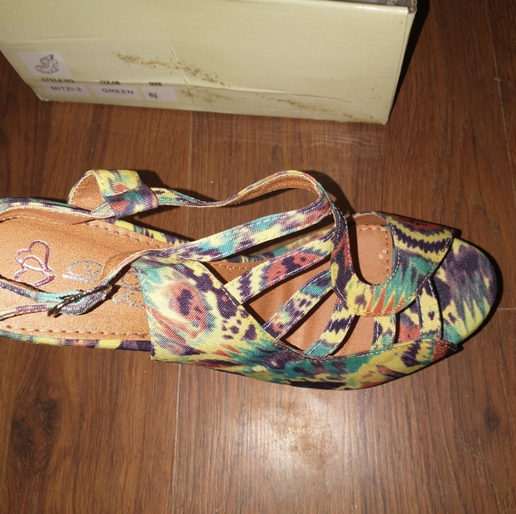 NEW Size 8.5 Db Dk Fashion Green Wedged Heels - Picture 5 of 8